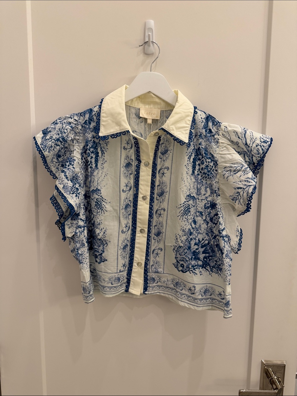 entro Blue and Cream Floral Ruffle Button-Up Blouse